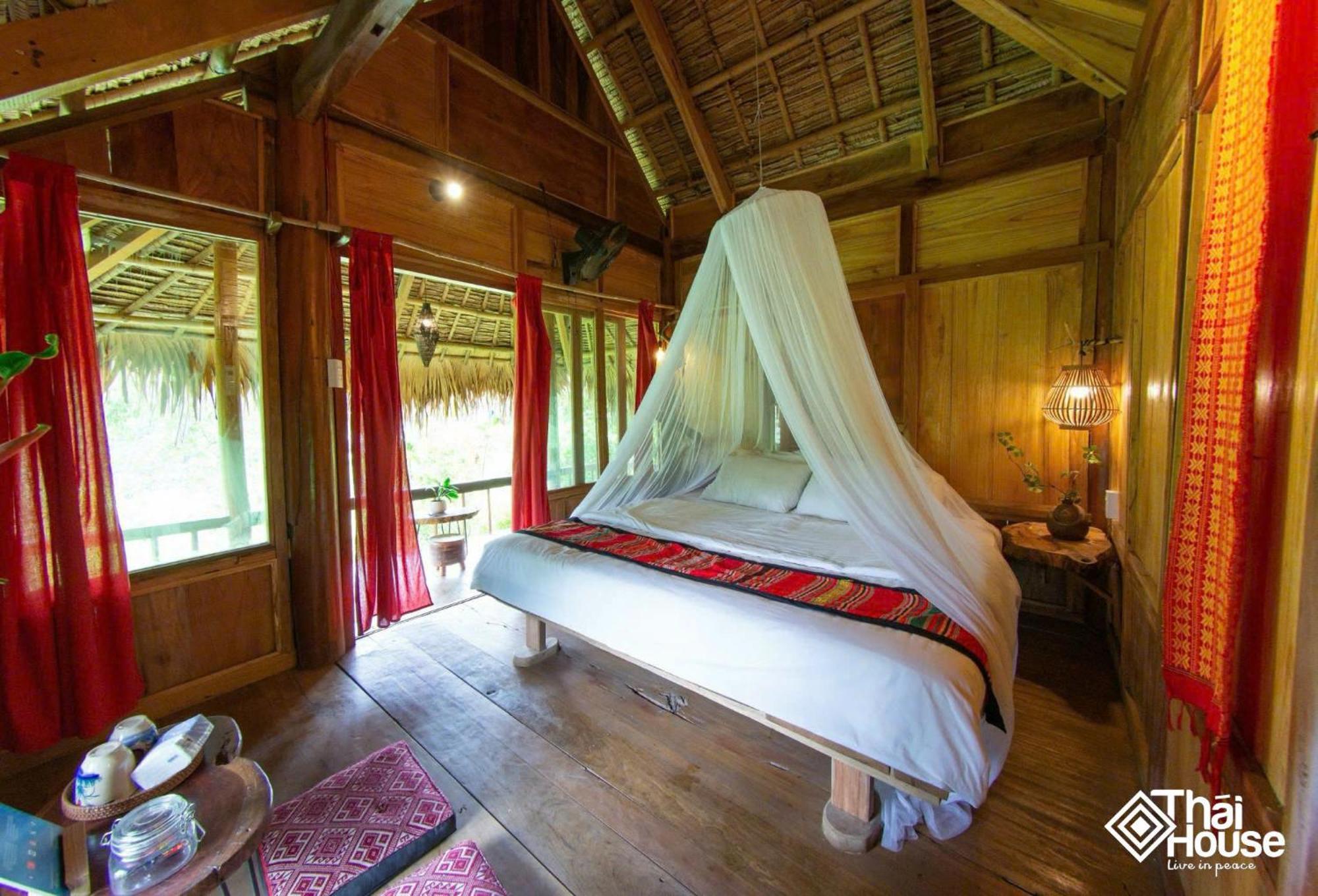 Thai House Pu Luong - Century Old Stilt House With Terrace Views Huong Ba Thuoc Exteriör bild