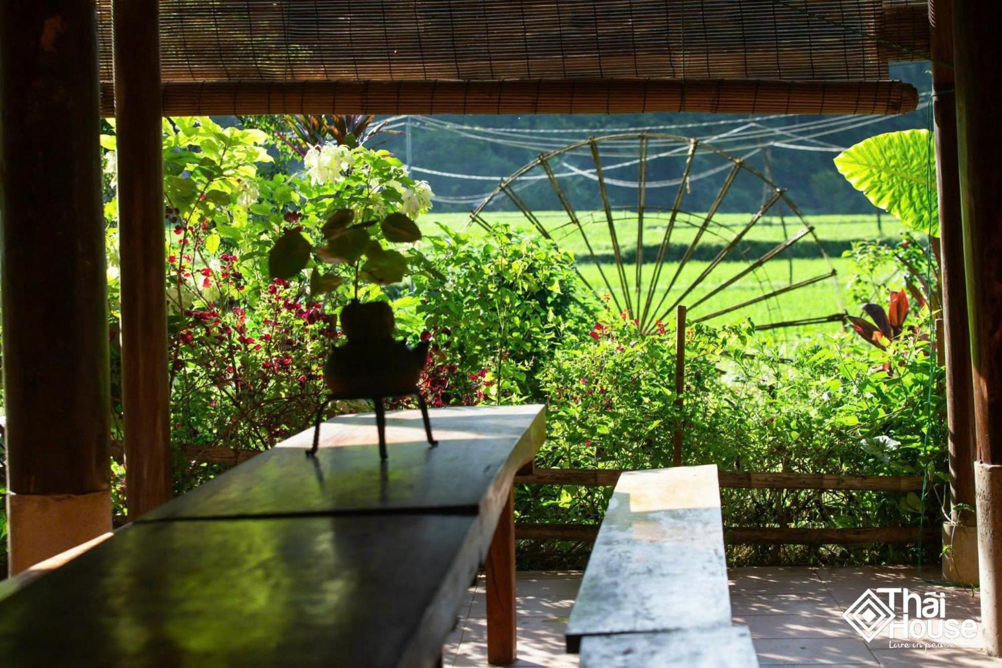 Thai House Pu Luong - Century Old Stilt House With Terrace Views Huong Ba Thuoc Exteriör bild