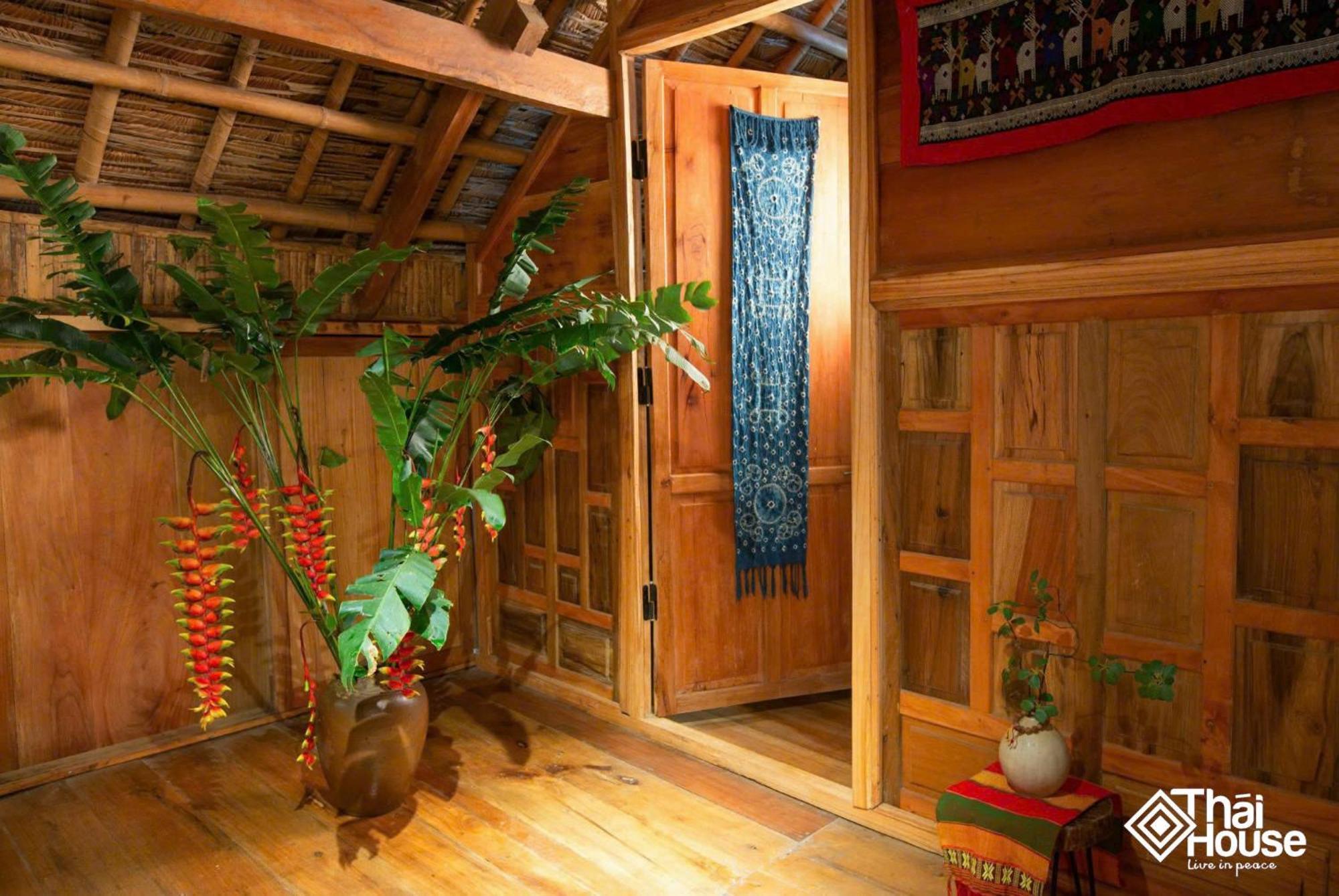 Thai House Pu Luong - Century Old Stilt House With Terrace Views Huong Ba Thuoc Exteriör bild