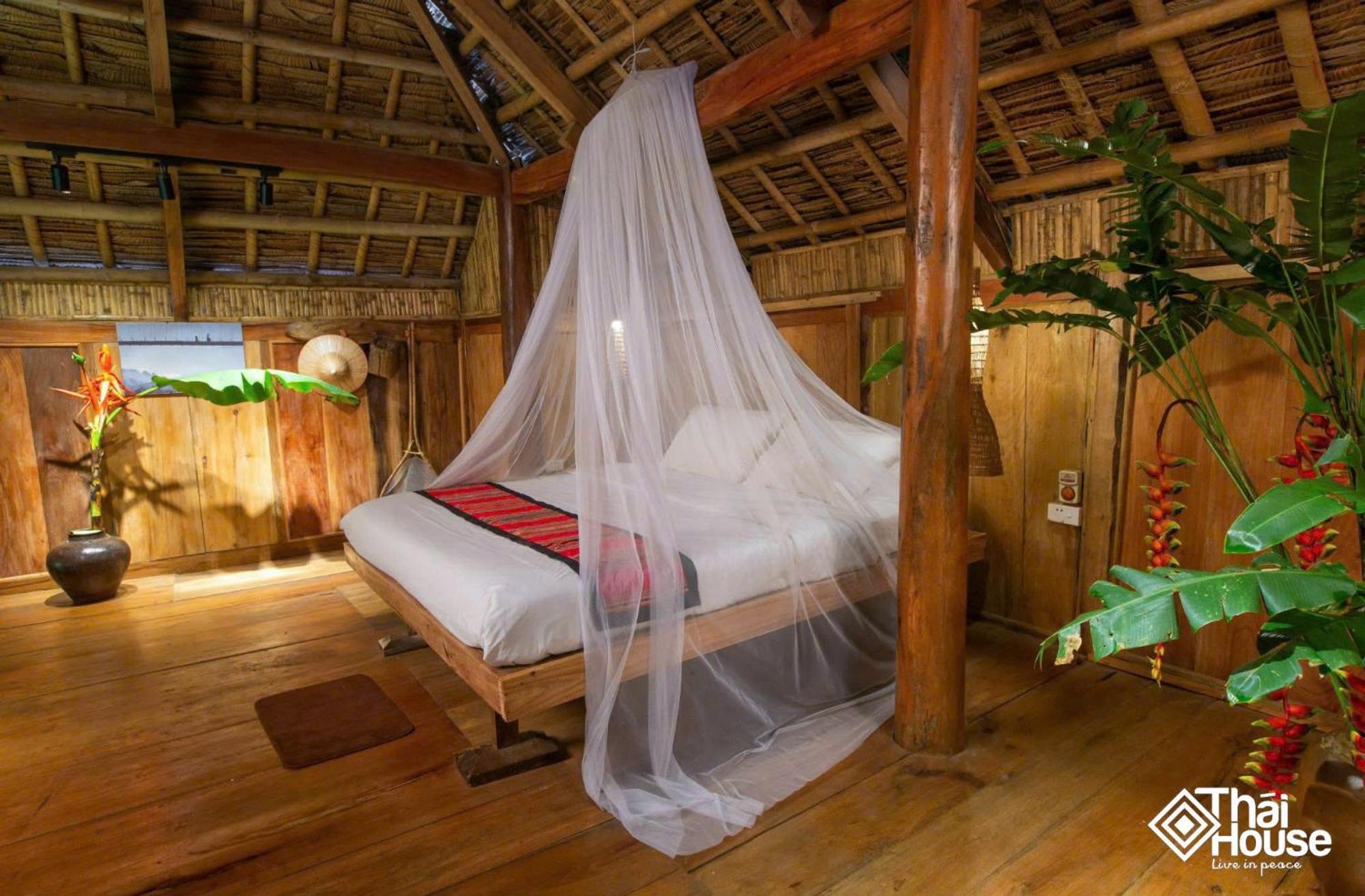 Thai House Pu Luong - Century Old Stilt House With Terrace Views Huong Ba Thuoc Exteriör bild
