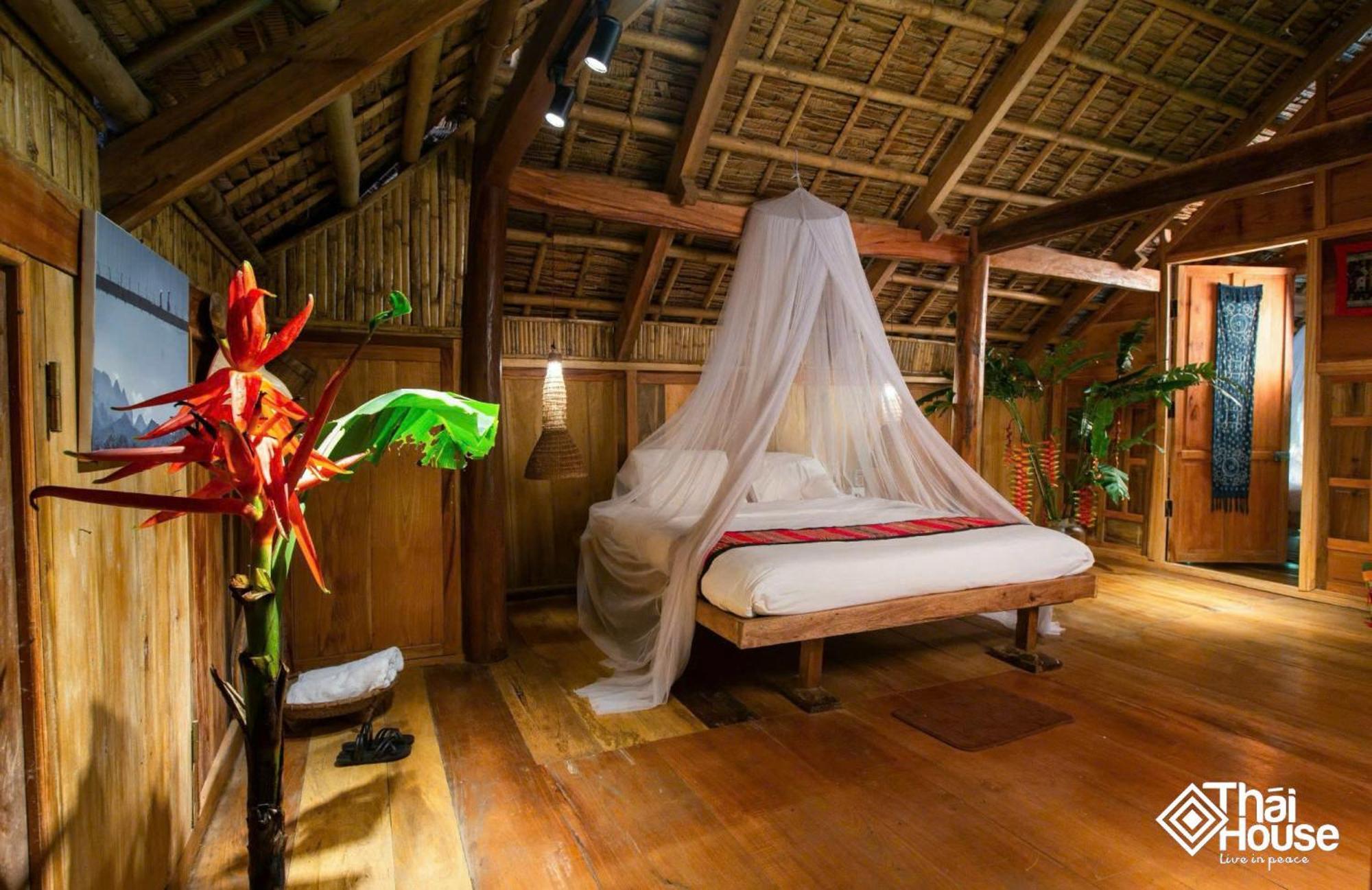 Thai House Pu Luong - Century Old Stilt House With Terrace Views Huong Ba Thuoc Exteriör bild