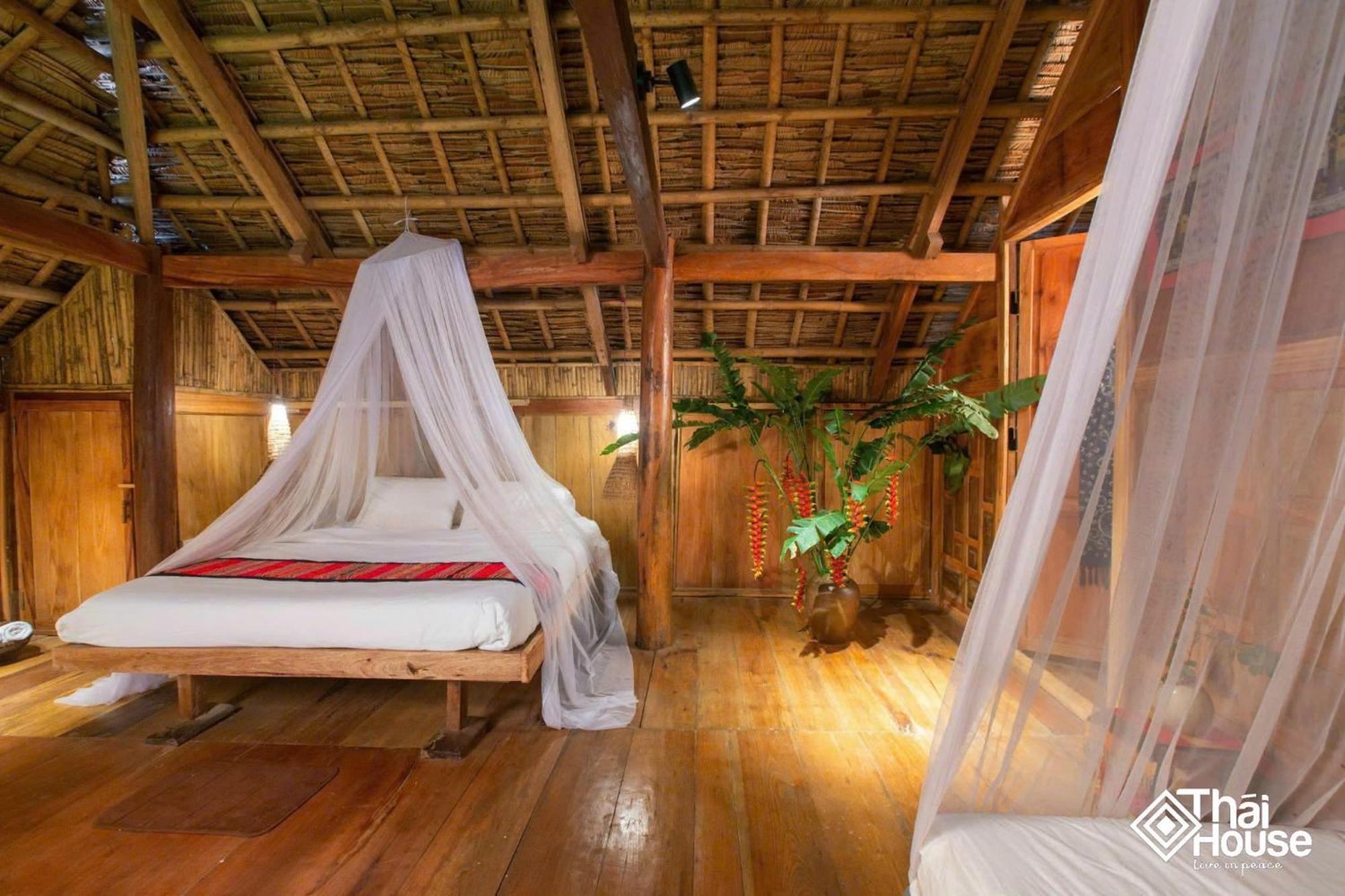 Thai House Pu Luong - Century Old Stilt House With Terrace Views Huong Ba Thuoc Exteriör bild
