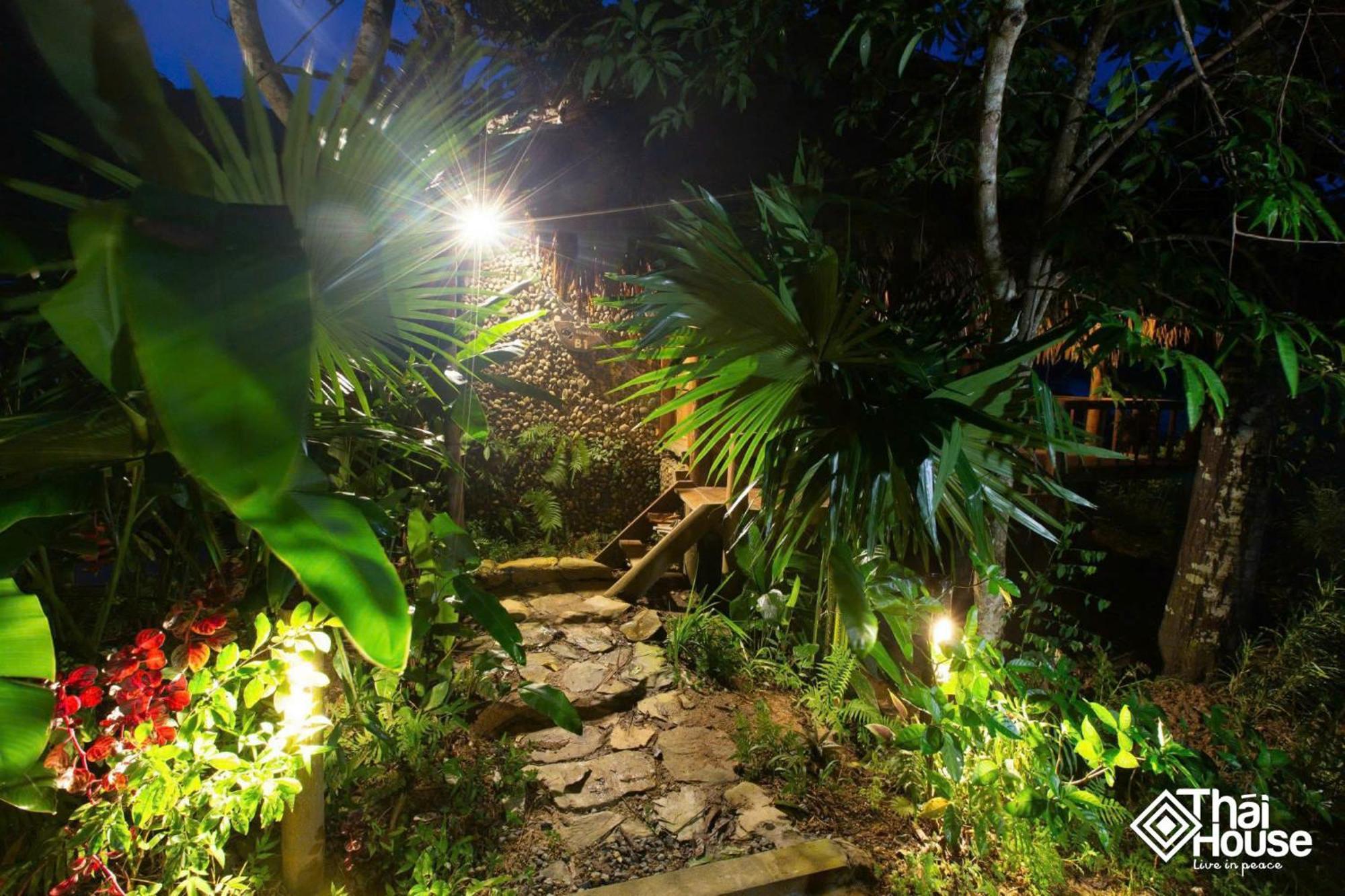 Thai House Pu Luong - Century Old Stilt House With Terrace Views Huong Ba Thuoc Exteriör bild