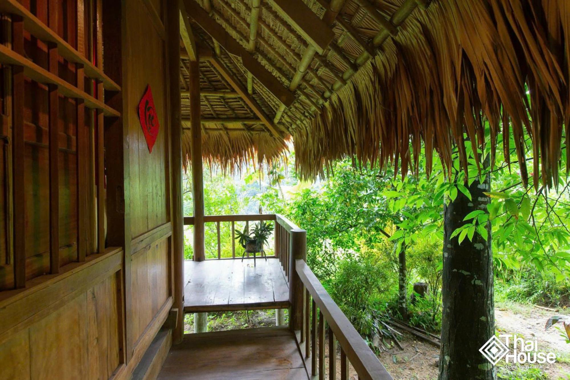 Thai House Pu Luong - Century Old Stilt House With Terrace Views Huong Ba Thuoc Exteriör bild