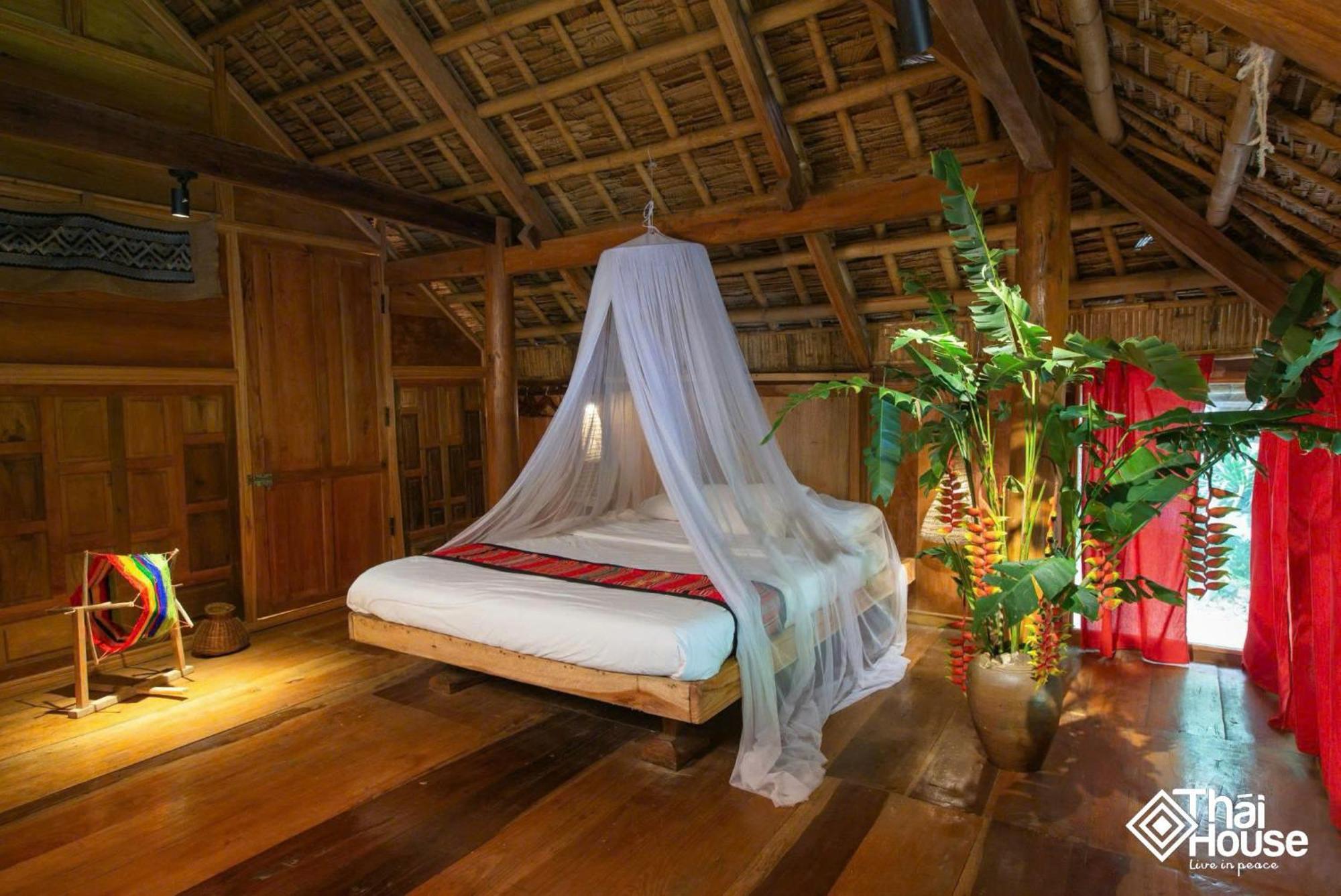 Thai House Pu Luong - Century Old Stilt House With Terrace Views Huong Ba Thuoc Exteriör bild
