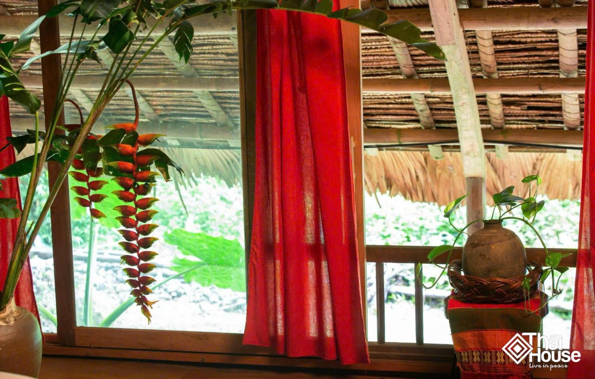 Thai House Pu Luong - Century Old Stilt House With Terrace Views Huong Ba Thuoc Exteriör bild