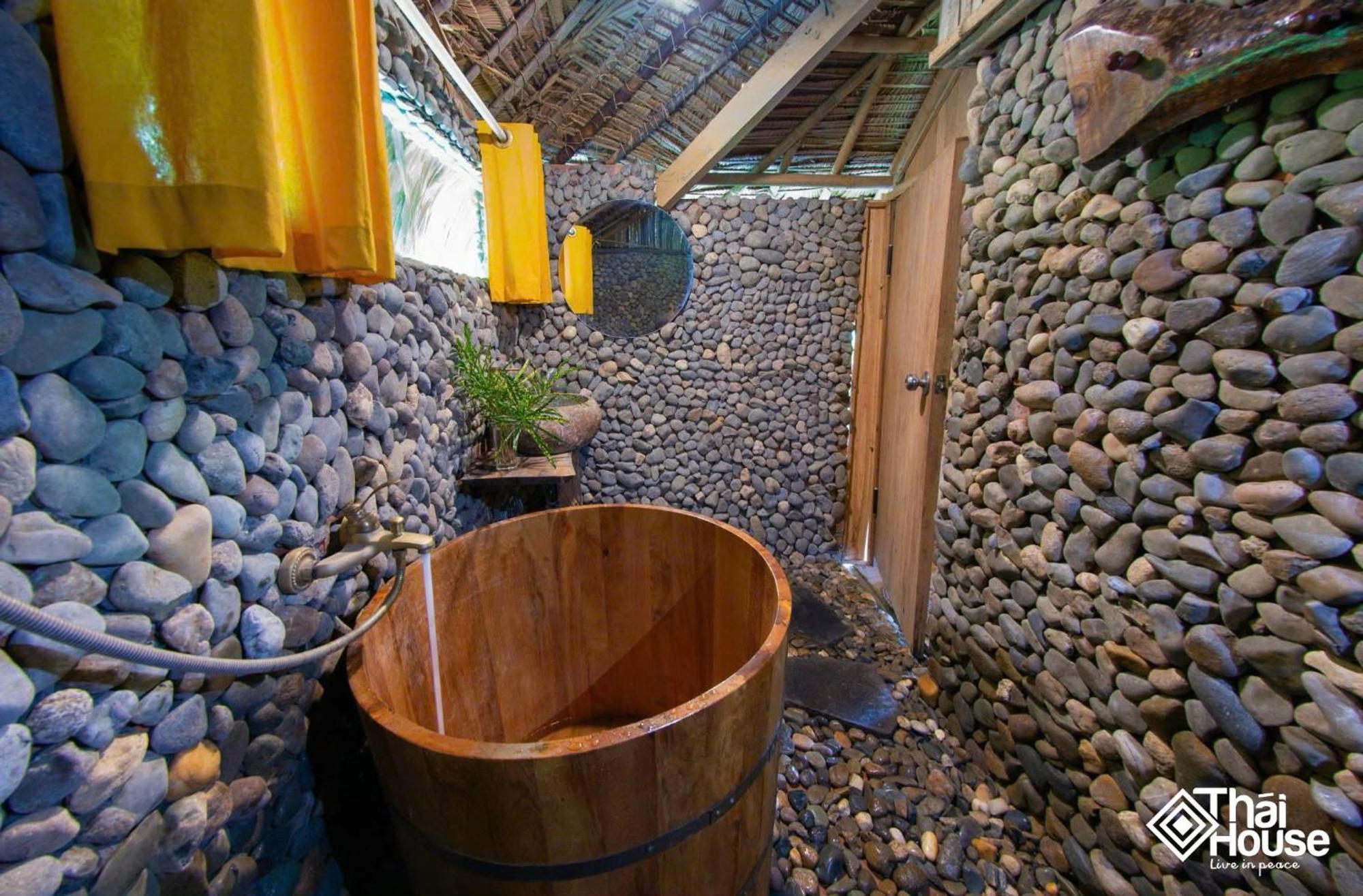 Thai House Pu Luong - Century Old Stilt House With Terrace Views Huong Ba Thuoc Exteriör bild