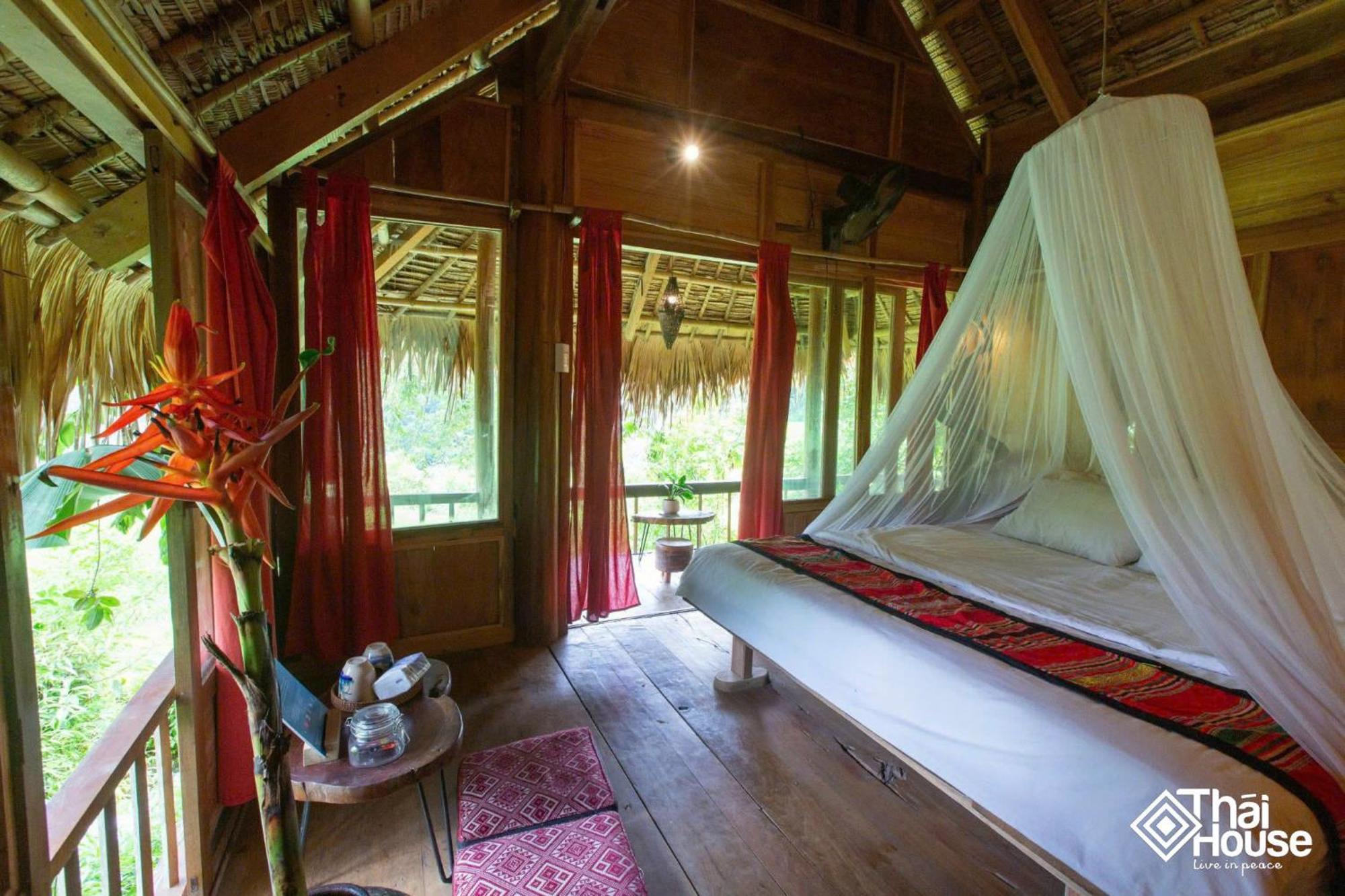 Thai House Pu Luong - Century Old Stilt House With Terrace Views Huong Ba Thuoc Exteriör bild