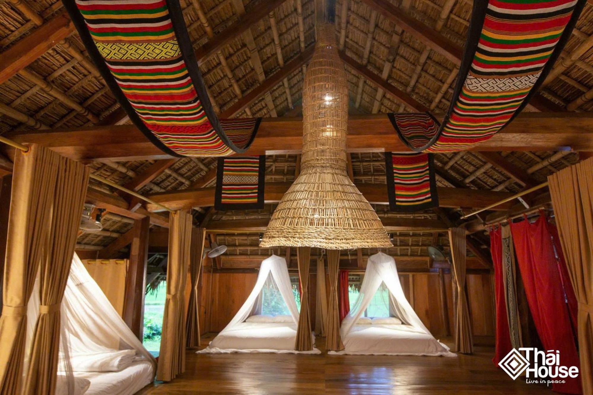 Thai House Pu Luong - Century Old Stilt House With Terrace Views Huong Ba Thuoc Exteriör bild