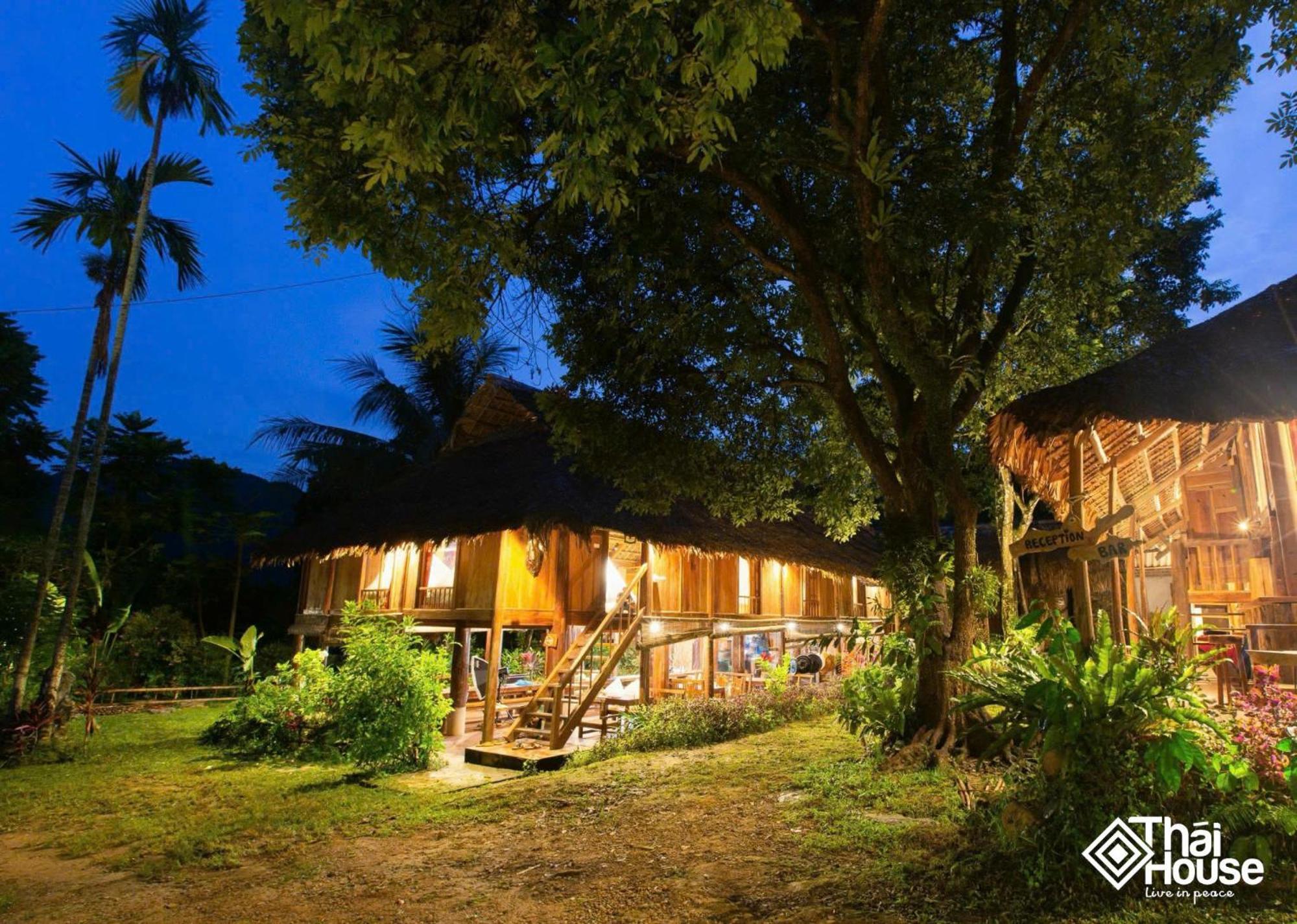 Thai House Pu Luong - Century Old Stilt House With Terrace Views Huong Ba Thuoc Exteriör bild